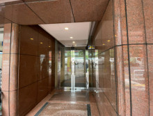 オフィスビル出入口