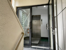 オフィスビル出入口