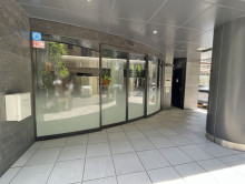 オフィスビル出入口