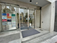オフィスビル出入口