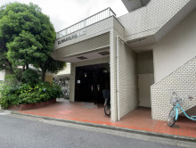 オフィスビル出入り口