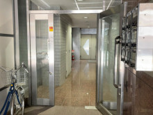 オフィスビル出入口