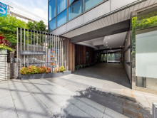 オフィスビル出入口