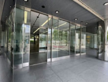 オフィスビル出入口