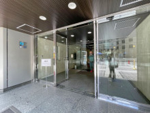 オフィスビル出入口