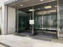 オフィスビル出入口