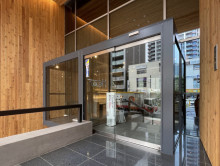 オフィスビル出入口