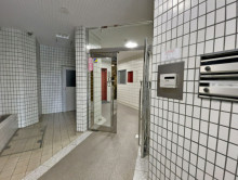 オフィスビル出入口