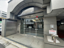 オフィスビル出入り口