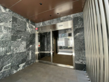 オフィスビル出入口