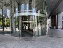 オフィスビル出入口