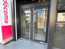 オフィスビル出入口