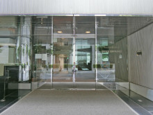 オフィスビル出入口