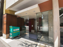 オフィスビル出入口