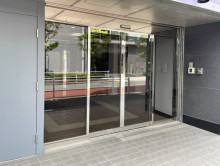 オフィスビル出入口