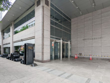 オフィスビル出入口