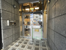 オフィスビル出入口