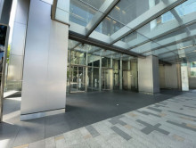 オフィスビル出入口