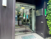 オフィスビル出入口