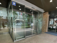 オフィスビル出入口