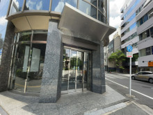 オフィスビル出入口