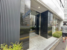 オフィスビル出入り口