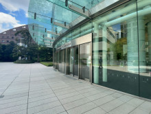 オフィスビル出入口