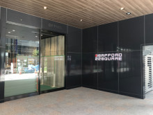 オフィスビル出入口