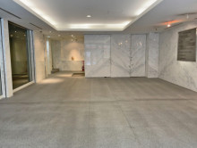 エレベーター前