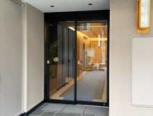 オフィスビル出入口