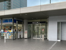 オフィスビル出入口