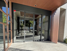 オフィスビル出入口