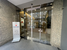 オフィスビル出入口