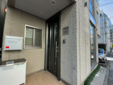 オフィスビル出入り口