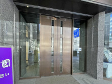 オフィスビル出入口