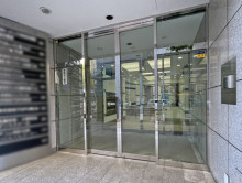 オフィスビル出入口