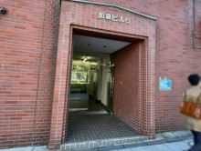 オフィスビル出入口