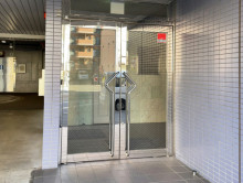 オフィスビル出入口