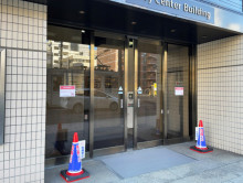 オフィスビル出入口