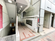 オフィスビル出入口