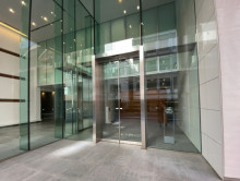 オフィスビル出入口