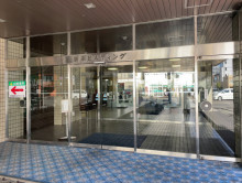 オフィスビル出入口