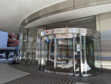 オフィスビル出入口