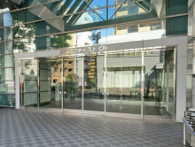 オフィスビル出入口