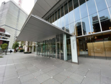 オフィスビル出入り口