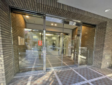 オフィスビル出入口