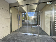 オフィスビル出入口