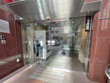 オフィスビル出入口