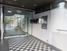 オフィスビル出入り口