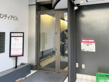 オフィスビル出入口